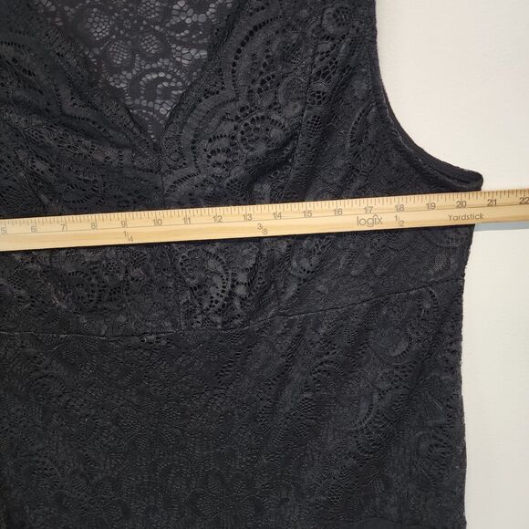 Torrid Black Lace Sleeveless Bodysuit Size 2X V-neck Snap Gusset Stretch Soft - Picture 8 of 12